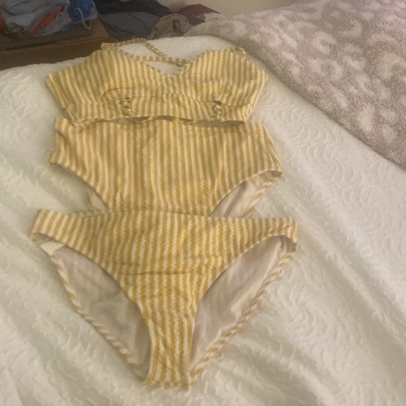 NWT - 3 pieces! Yellow Bikini with extra bottoms -jessica simpson - Picture 5 of 5